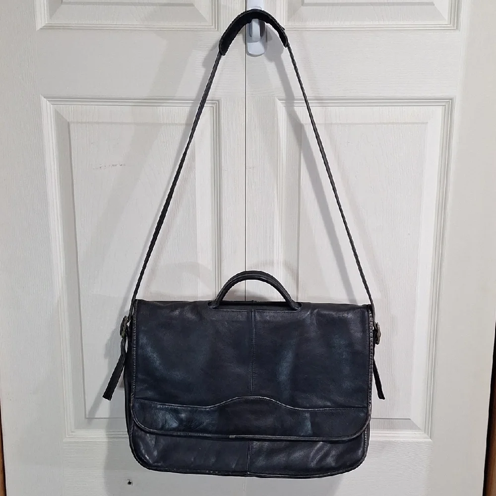 Vintage Classic Black Leather Messenger Bag - Adjustable Strap and Flap Closure